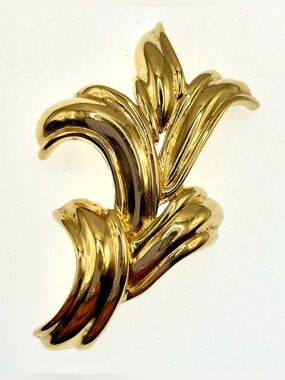 Vintage 1980s Monet Gold Tone Sculptural Leaf Brooch Pin